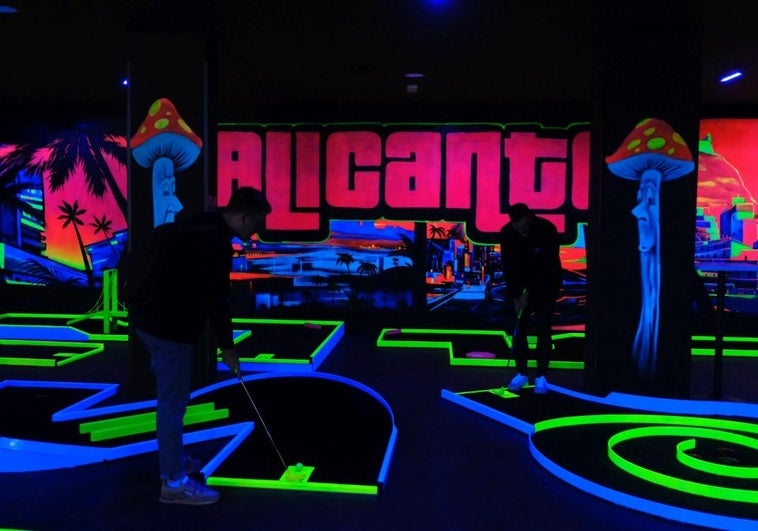 El primer neón minigolf en Alicante.