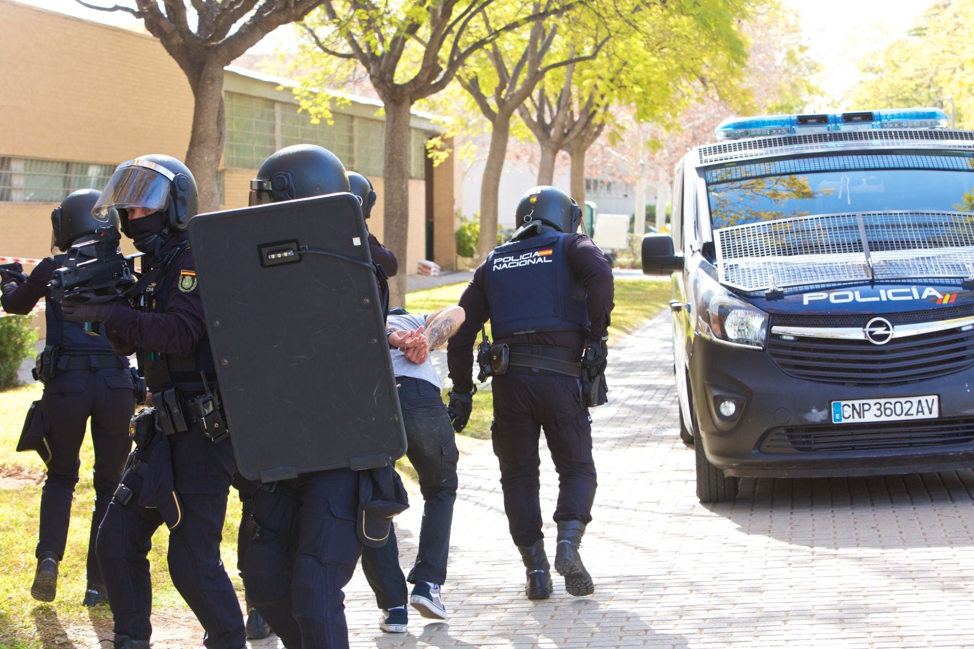 El macrosimulacro de la UA con la Policía Nacional, en imágenes