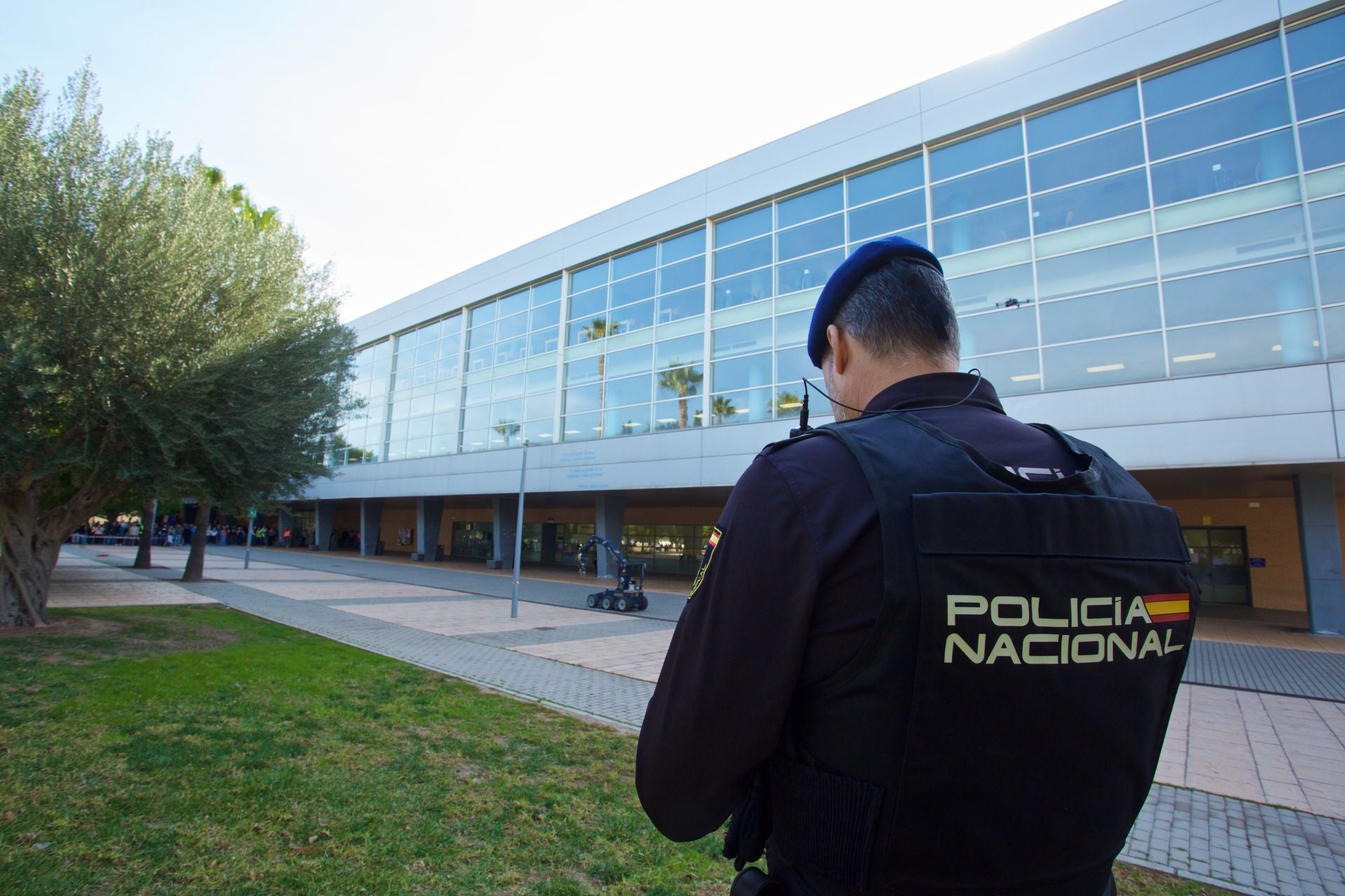 El macrosimulacro de la UA con la Policía Nacional, en imágenes