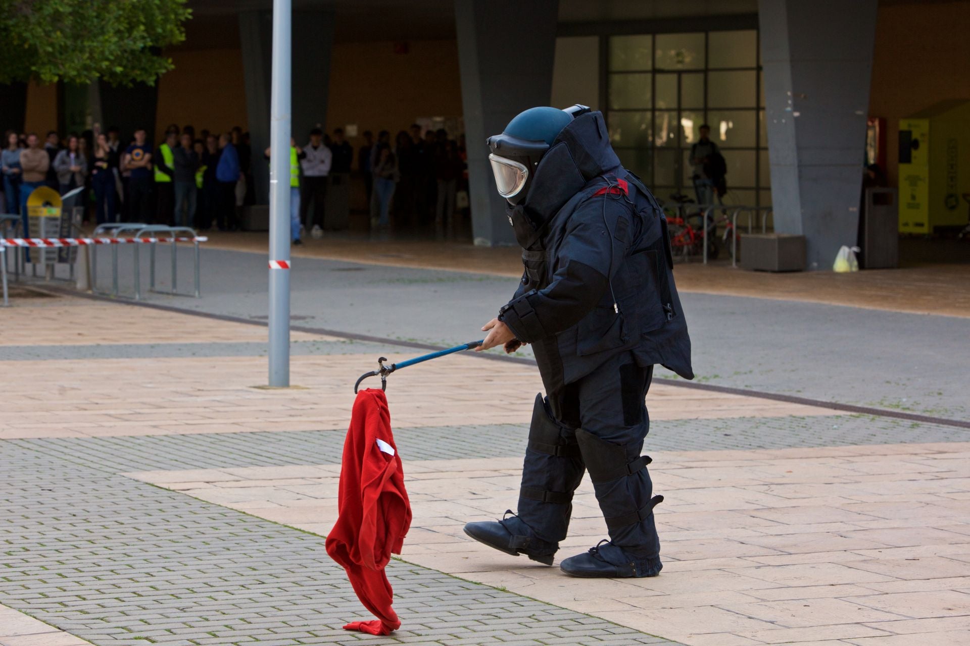 El macrosimulacro de la UA con la Policía Nacional, en imágenes