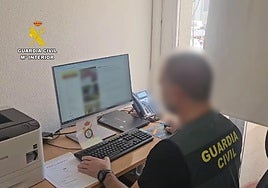 Uno de los investigadores de la 'Operación Saxum 24'.