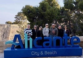 Estudiantes estadounidenses, en el Castillo de Santa Bárbara.