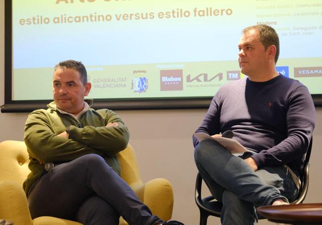 Olivares con Quique Castelló, moderador de la tertulia.