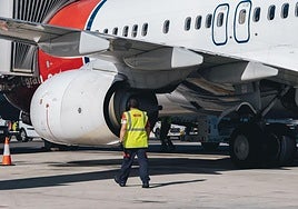 Avión en el aeropuerto de Alicante-Elche.