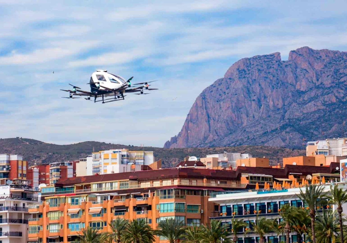 Un aerotaxi entre drones y rascacielos en Benidorm