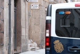 Furgón policial en un desahucio en Alicante.