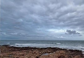 Temporal desde la playa de Les Rotes en Dénia.