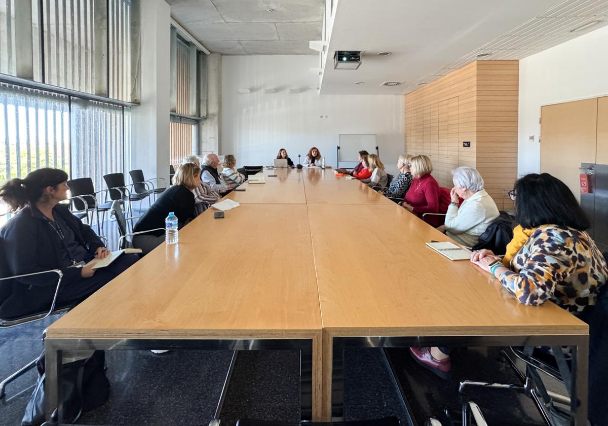 Meeting of the department's leaders with cancer associations of Marina Alta.