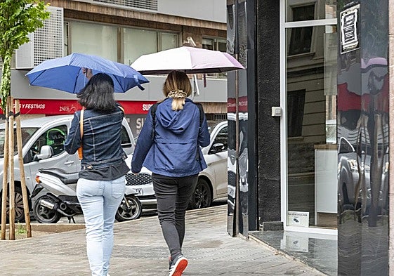 La lluvia descarga con fuerza desde este martes al norte de la provincia de Alicante.
