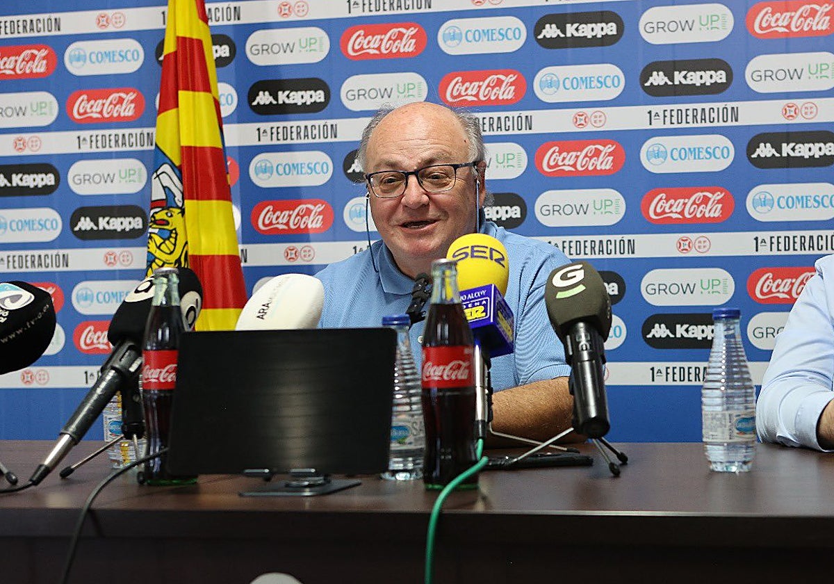 Juan Carlos Ramírez, durante una rueda de prensa en El Collao.