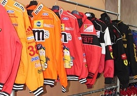 Algunas de las prendas retro que se podrán adquirir este fin de semana en Alicante.