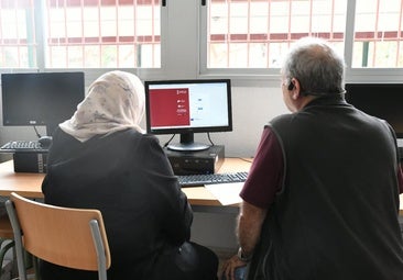 Families in Valencian-speaking areas of Alicante engage in the language consultation