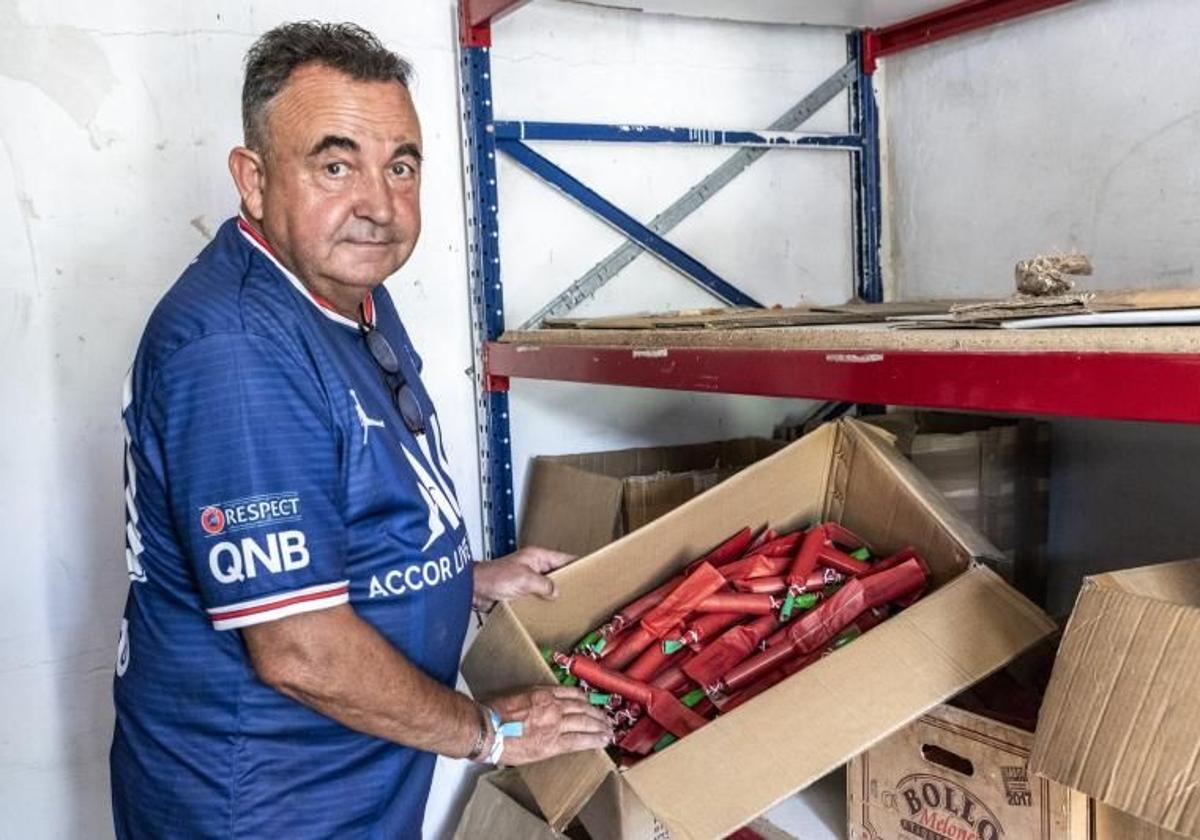 Imagen principal - Pedro Luis Sirvent: «El de pirotécnico ha sido el trabajo de mi vida»