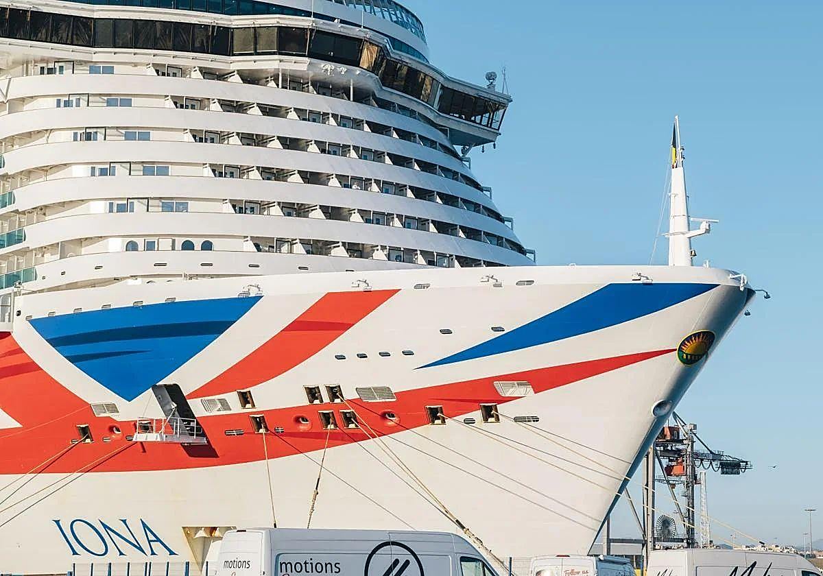 Crucero Iona en el puerto de Alicante.