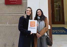 La concejala de Compromís Sara Llobell y la diputada autonómica Mónica Álvaro.