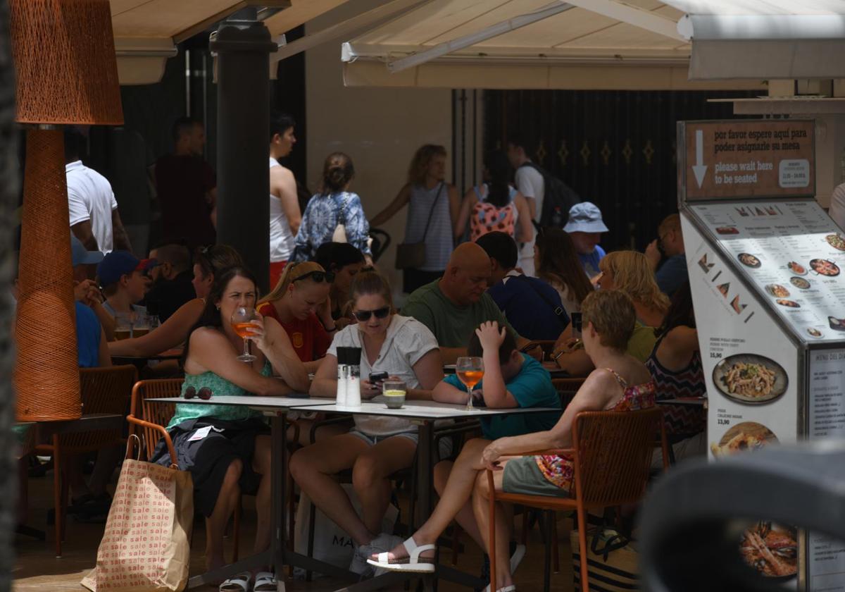 Tourists in an Alicante terrace await their meal.