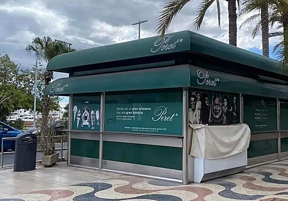 El Kiosco Peret, en la Explanada de España de Alicante, cerrado.
