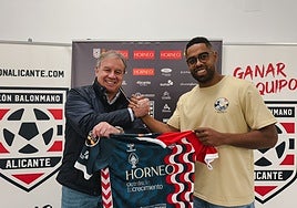 Parker, feliz tras su renovación.