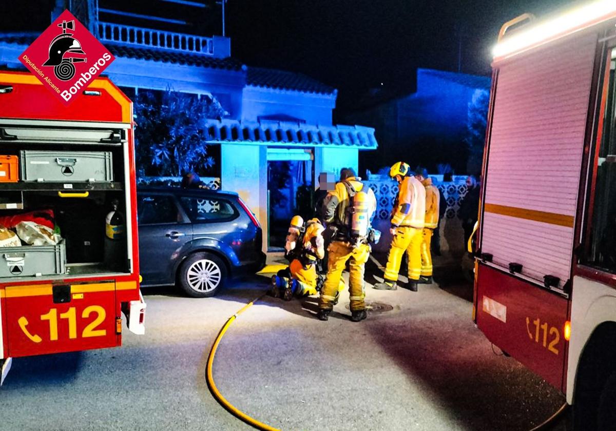 Two Residents Injured in Elche Bungalow Fire