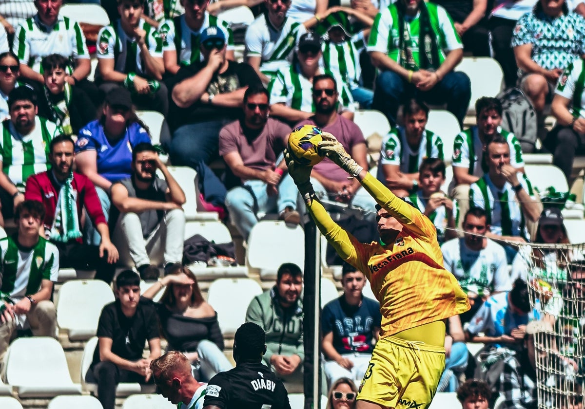 Dituro Shines at El Arcángel as Rashani Leads Elche to Victory in Córdoba (1-2)