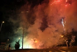 La Hoguera Don Bosco rinde homenaje a Pedro Luis Sirvent con una mascletà nocturna