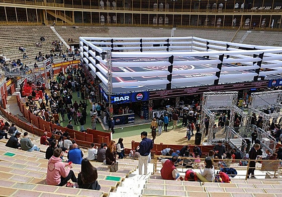Torneo 'Pizza Combat' en la plaza de toros de Alicante.