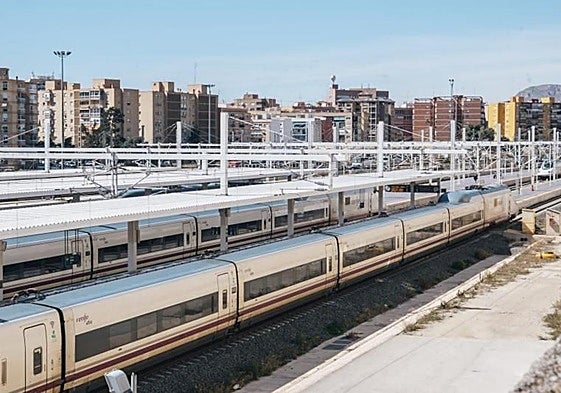 Playa de vías en la estación de tren de Alicante.