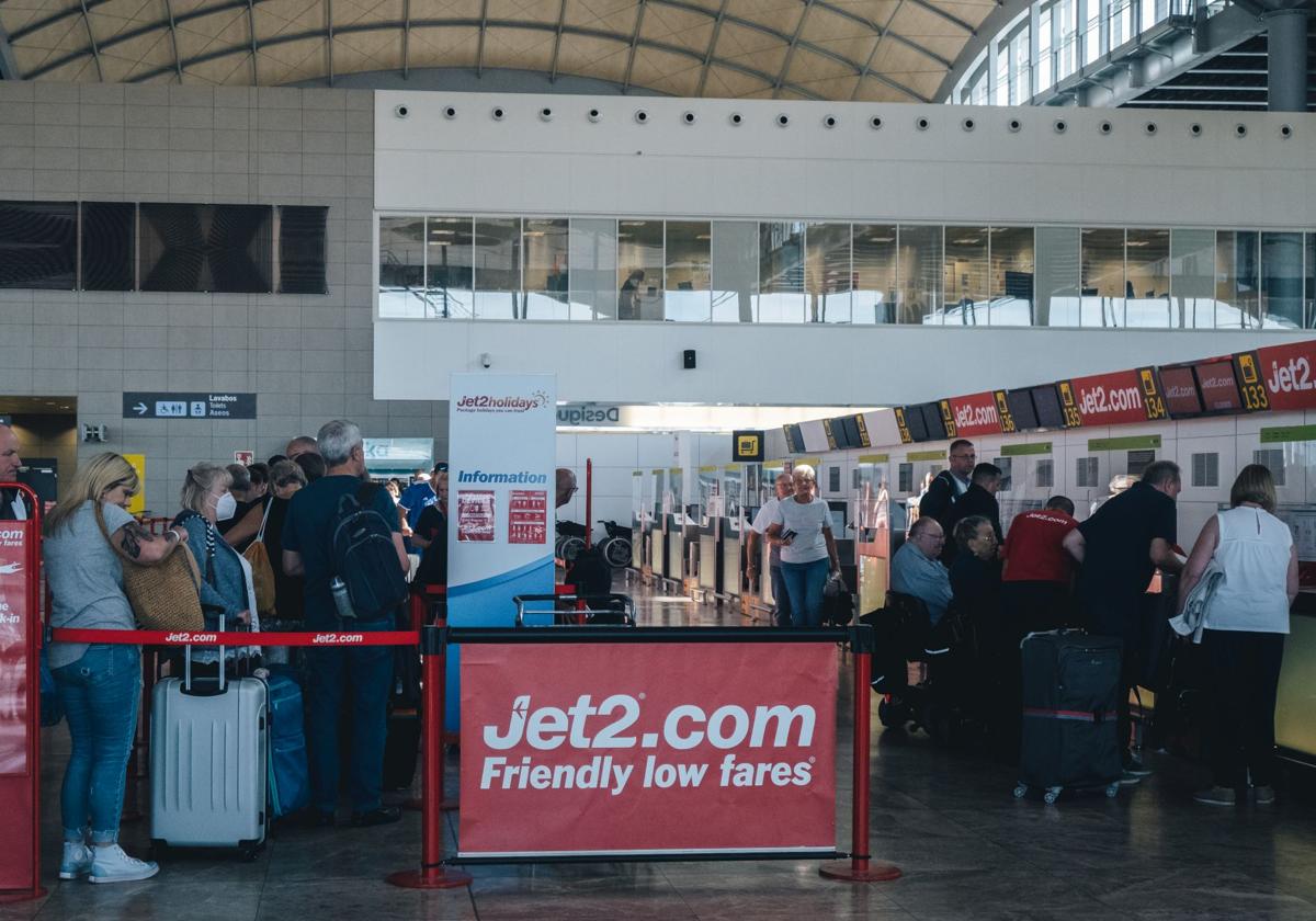 Mostrador de Jet2 en el aeropuerto de Alicante-Elche.