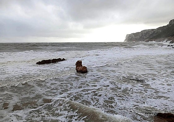 Oleaje en el litoral norte de la provincia de Alicante.