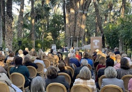 La presentación tuvo lugar en el Huerto del Cura de Elche.