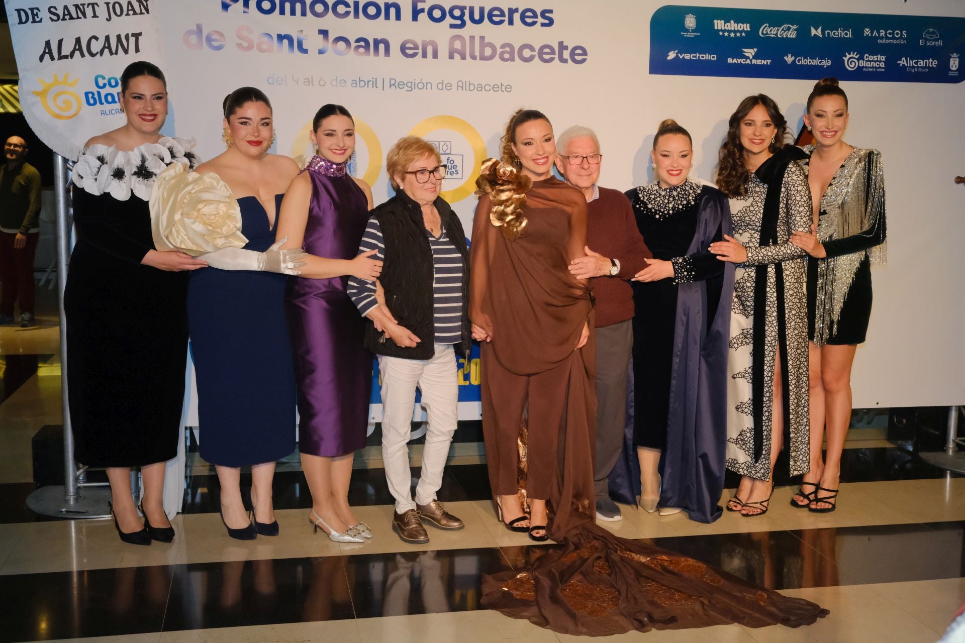Las candidatas a bellea del foc de Alicante lucen sus mejores galas en Albacete