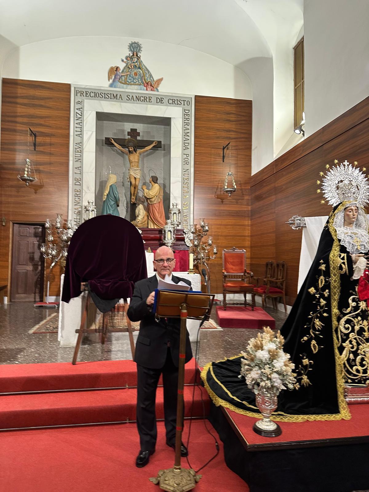 El escritor Luis Miguel Sánchez Moreno presenta 'Una alicantina Marinera Coronada'.