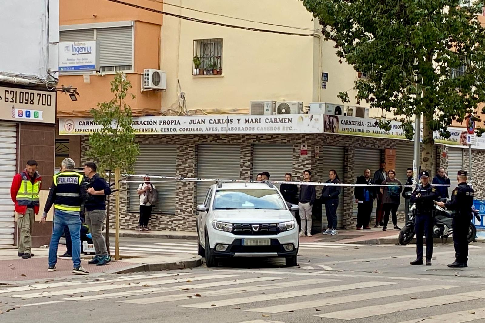 Imagen secundaria 2 - Más imágenes de la actuación policial tras el tiroteo de este miércoles en Málaga.