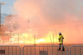 La pólvora de Sirvent ilumina la gran noche de las convivencias de las Hogueras