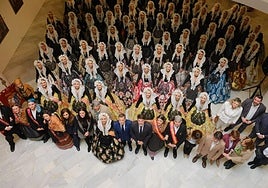 La comitiva alicantina, con la representación albaceteña, en el Ayuntamiento de la ciudad castellano-manchega.