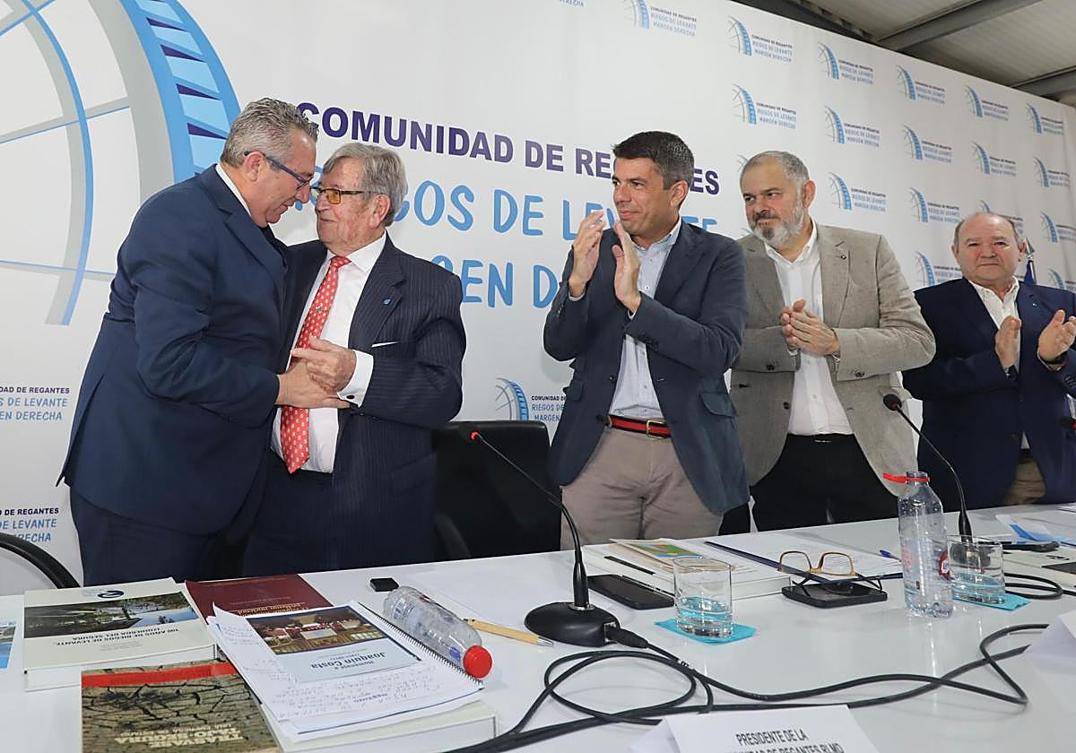 El presidente de la Generalitat, Carlos Mazón, este sábado en Riegos de Levante.