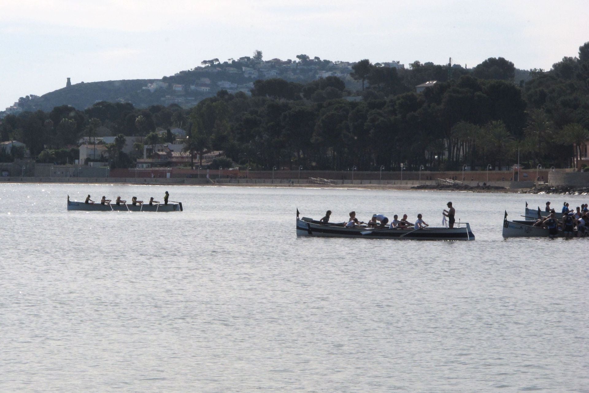 Dénia celebra la novena regata de la Liga Suma de remo de banco fijo