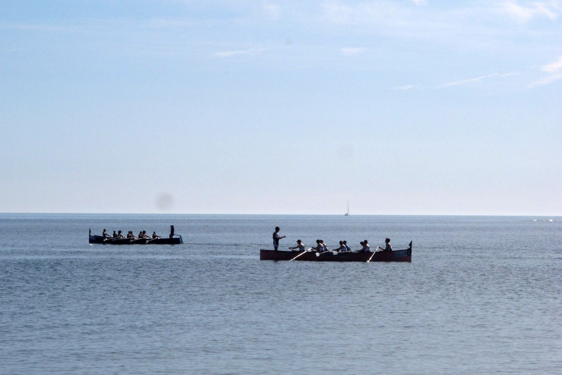 Dénia celebra la novena regata de la Liga Suma de remo de banco fijo