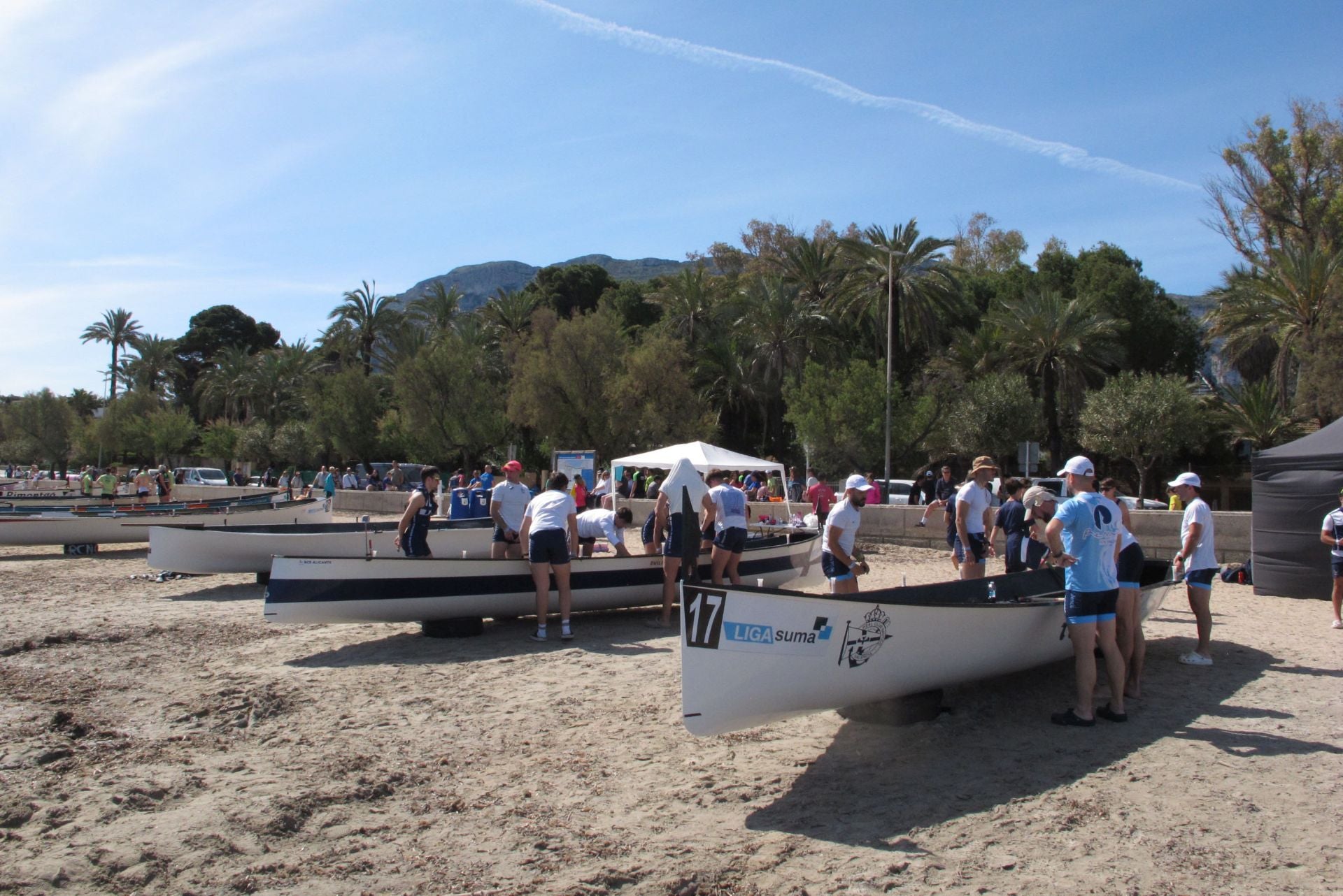 Dénia celebra la novena regata de la Liga Suma de remo de banco fijo