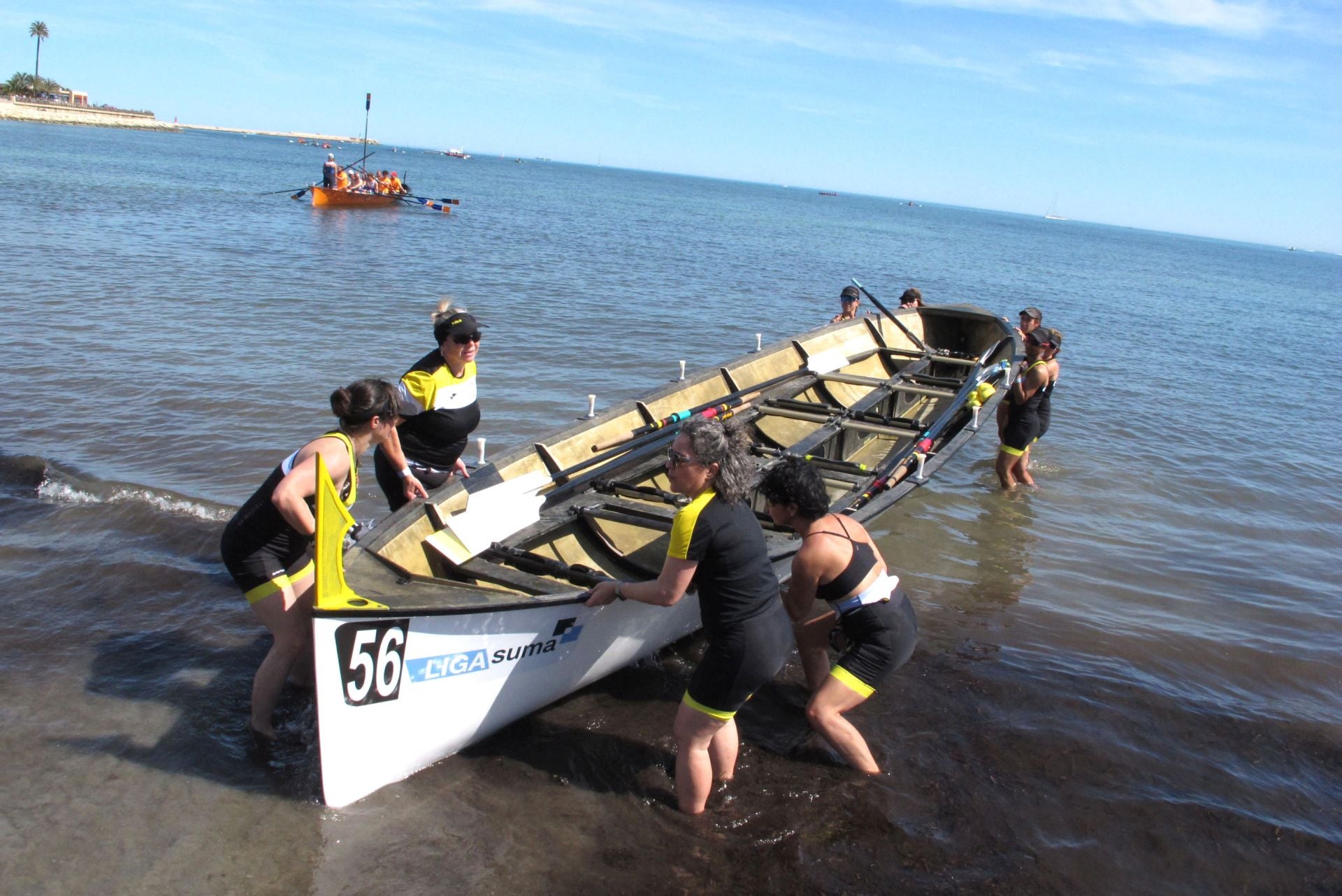 Dénia celebra la novena regata de la Liga Suma de remo de banco fijo