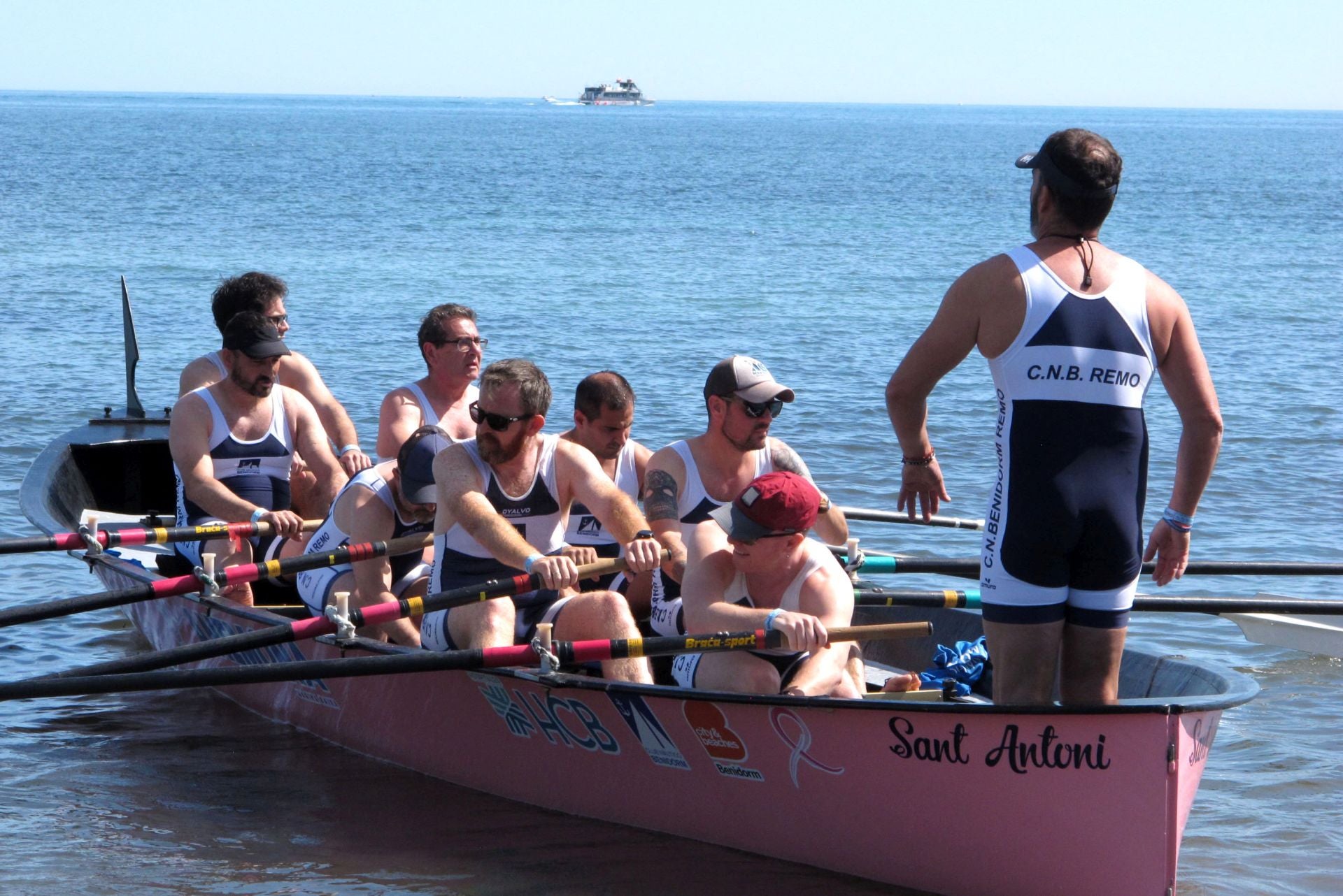 Dénia celebra la novena regata de la Liga Suma de remo de banco fijo