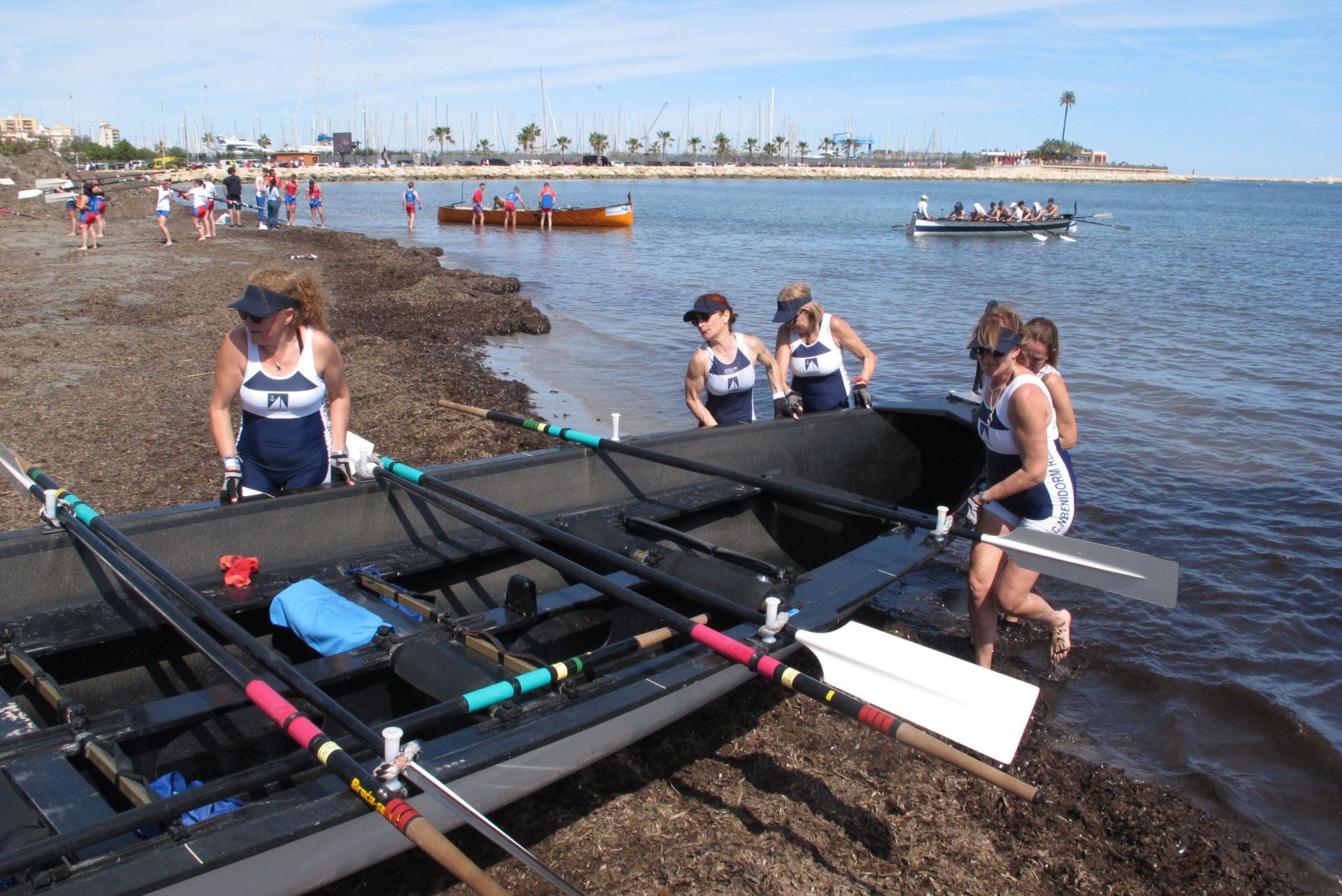 Dénia celebra la novena regata de la Liga Suma de remo de banco fijo