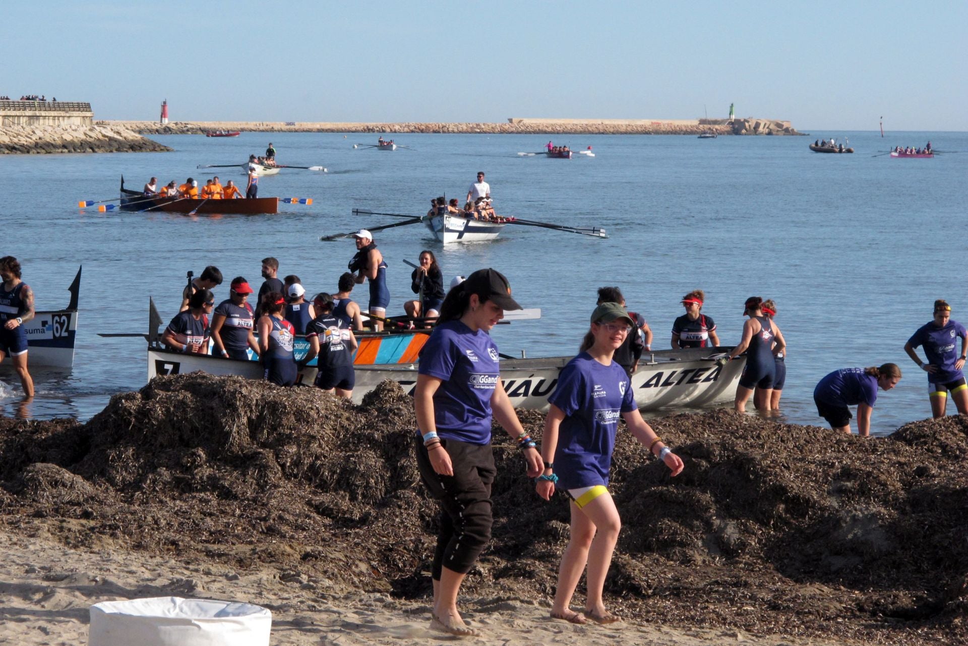 Dénia celebra la novena regata de la Liga Suma de remo de banco fijo