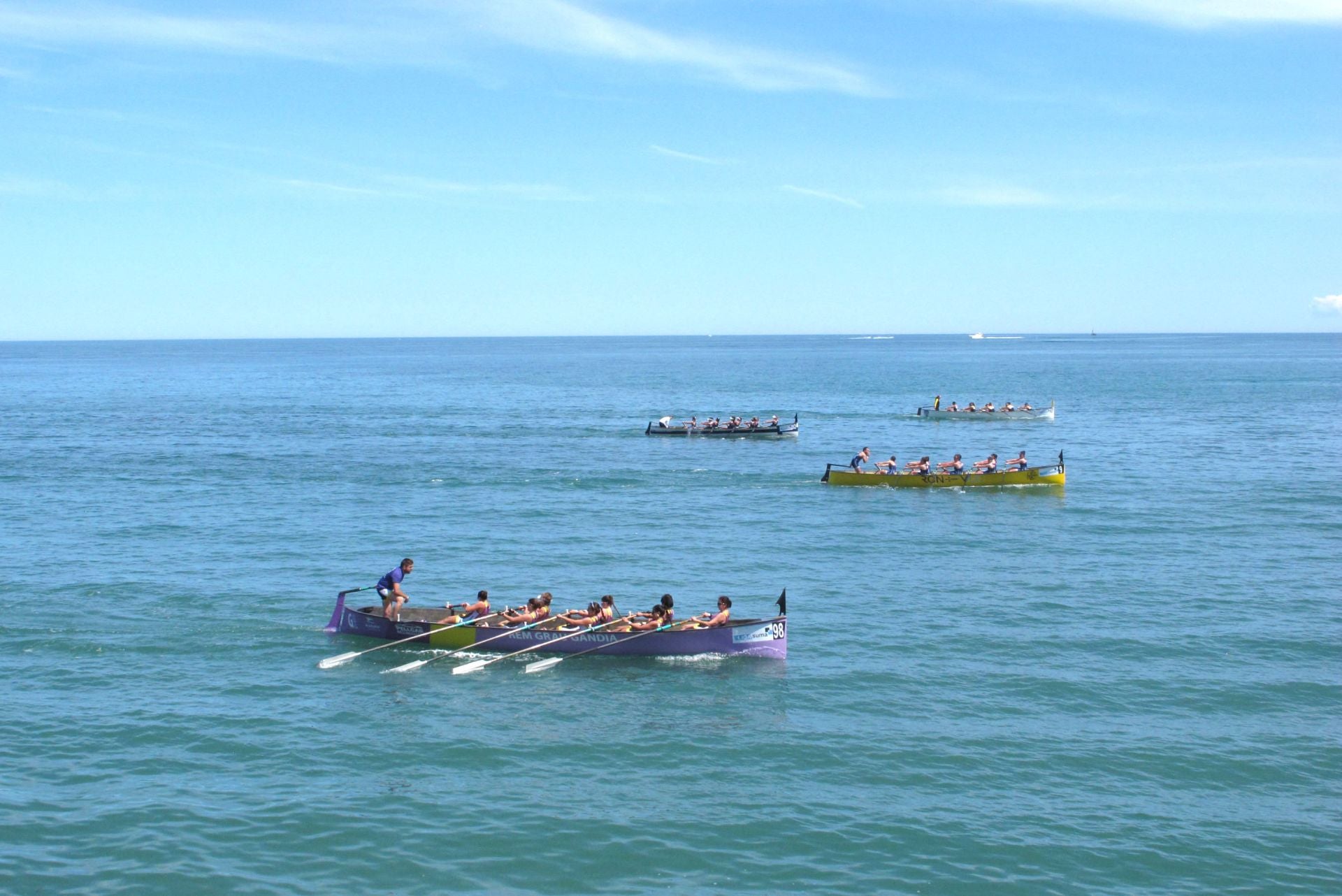 Dénia celebra la novena regata de la Liga Suma de remo de banco fijo