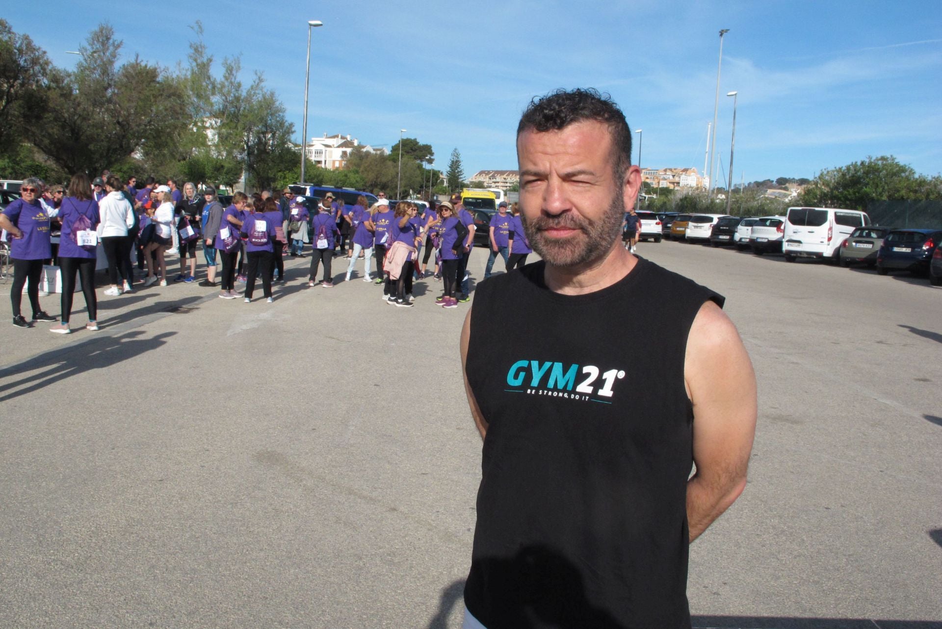 Cientos de personas salen a la calle en Dénia por la lucha contra el cáncer