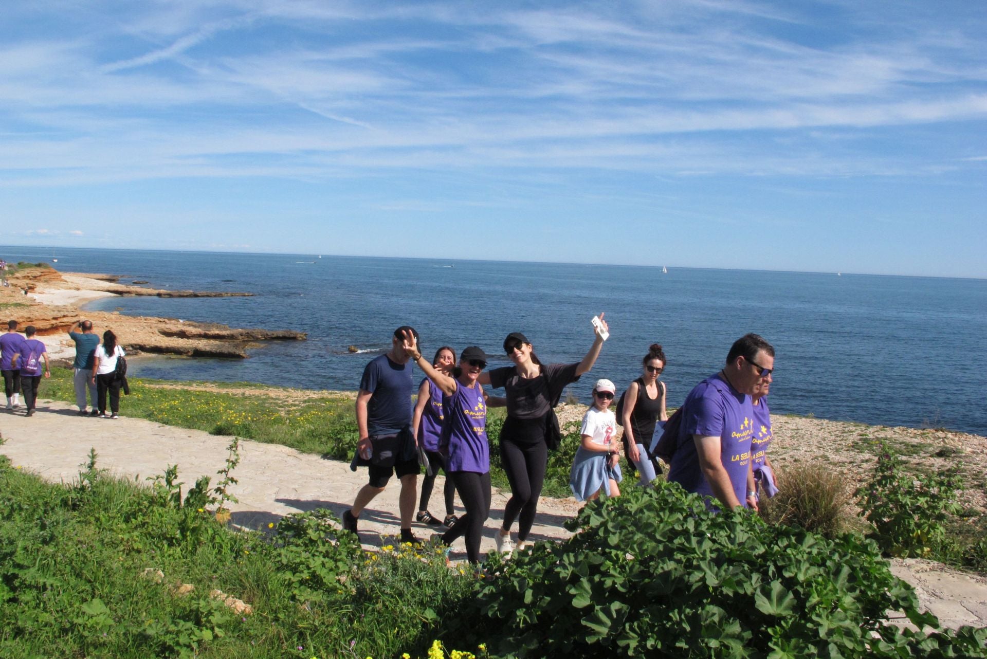 Cientos de personas salen a la calle en Dénia por la lucha contra el cáncer