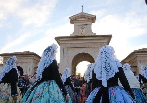 Imagen principal - Las convivencias de las Hogueras de Alicante en Albacete, en cinco minutos