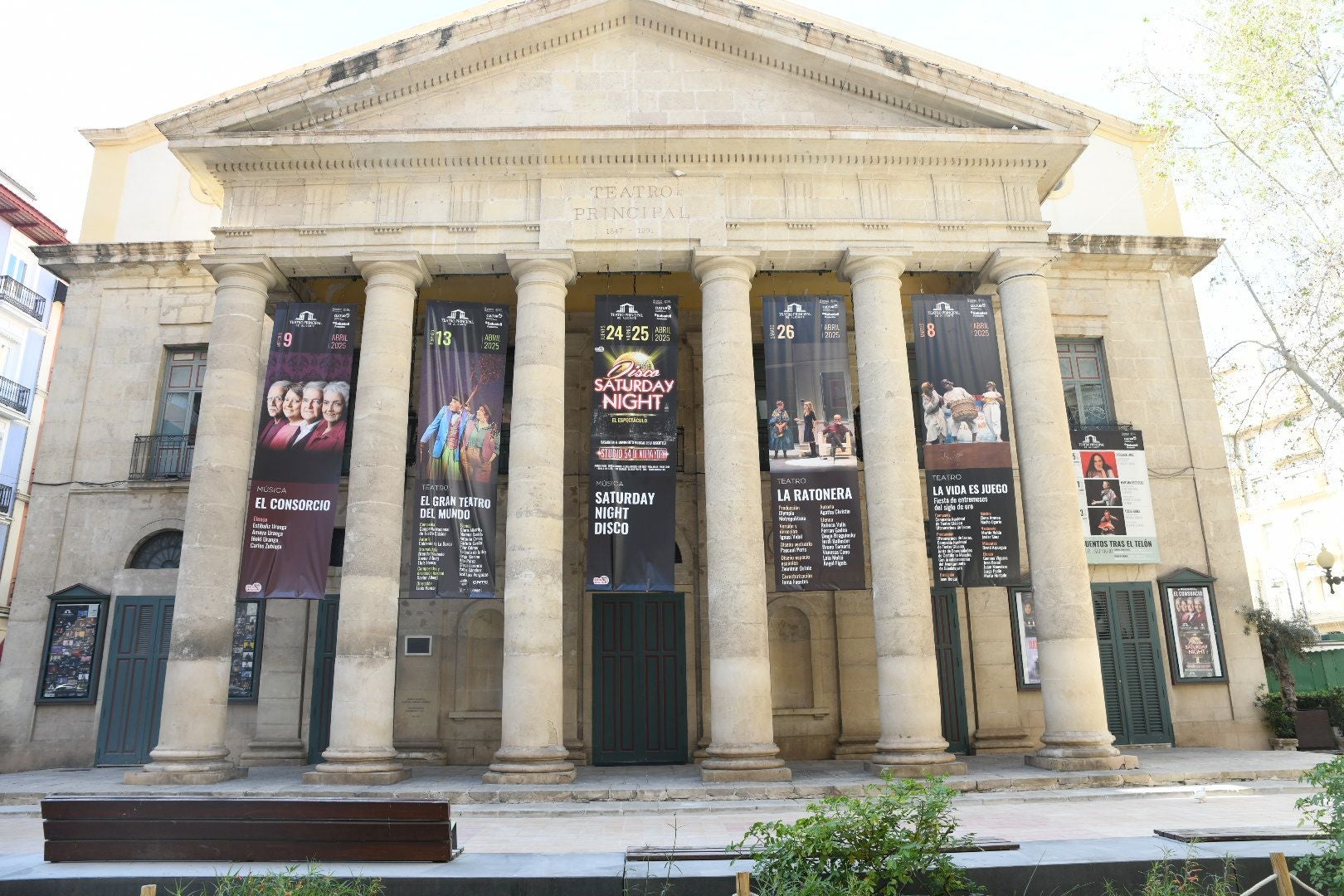 The Principal Theatre of Alicante with its new pavement.