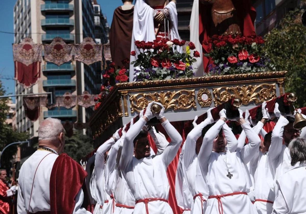 Paso de la Sentencia de Jesús por la Carrera Oficial.