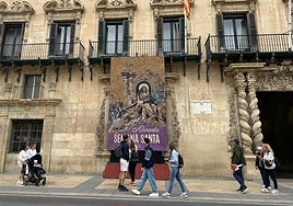 Tapiz floral de la Semana Santa de Alicante.